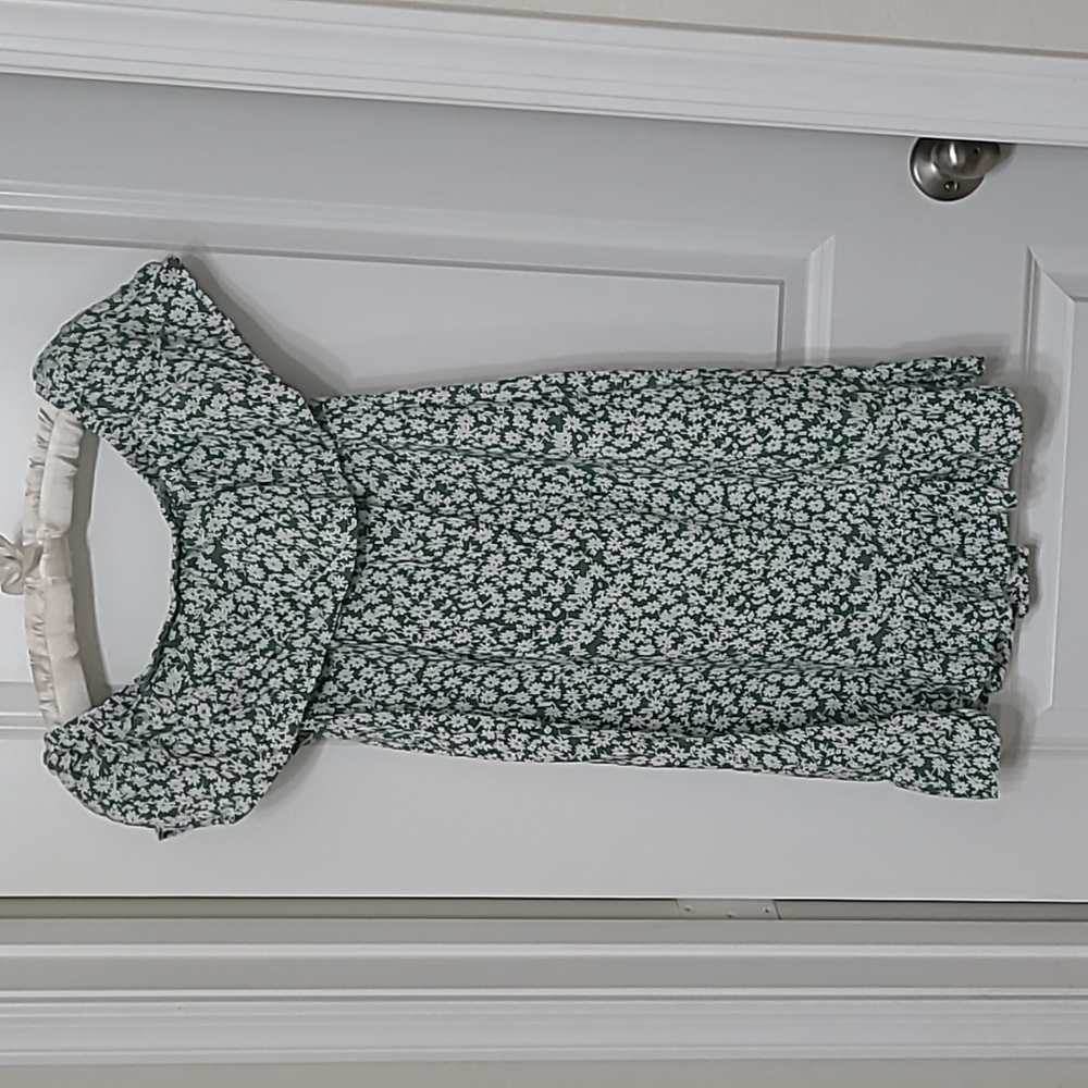 Wild Blue Sadie Robertson M Juniors green and white floral dress